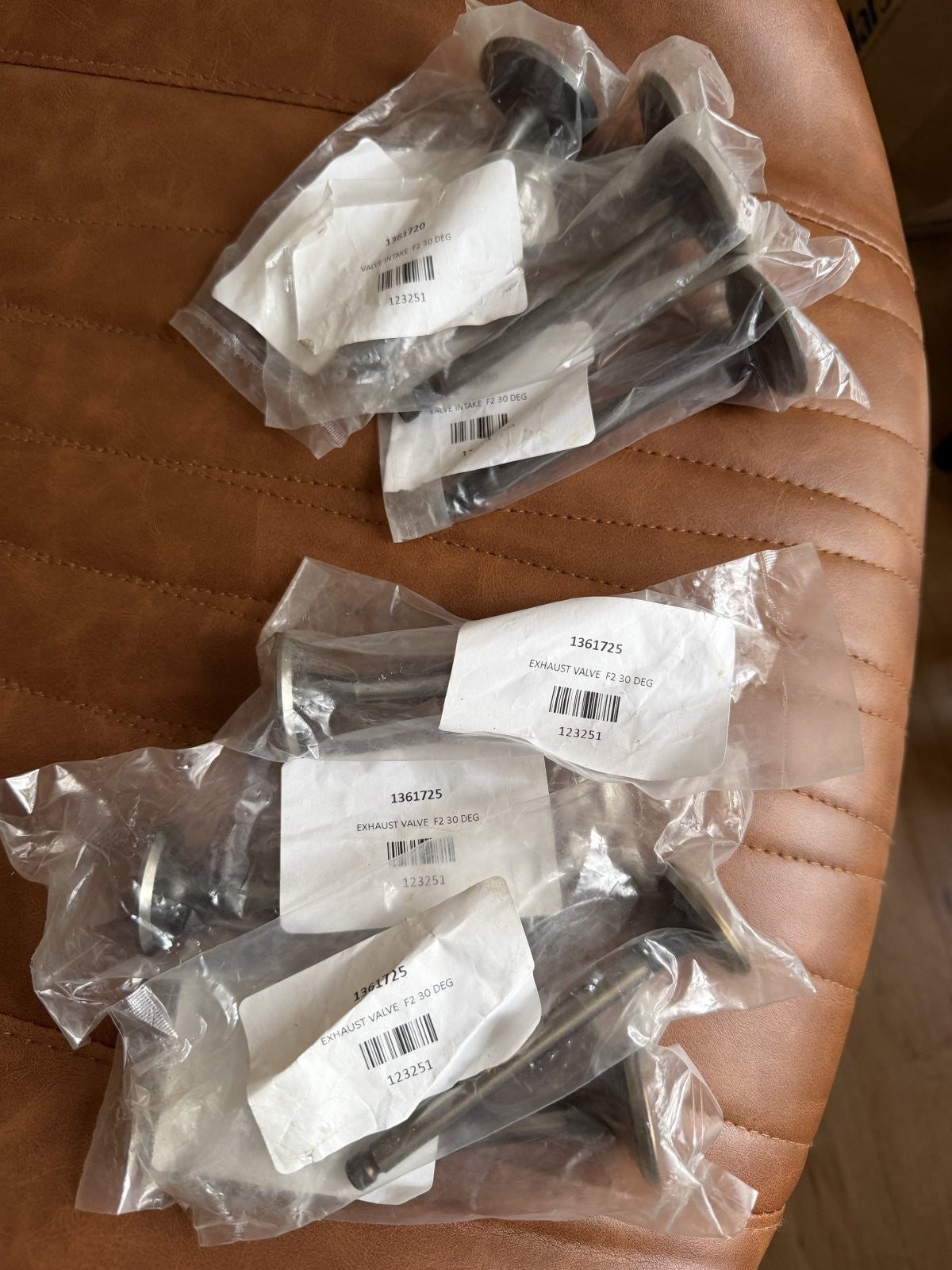 Forklift Mazda F2 Intake & Exhaust Valves 1361725 1361720 | Set of 8