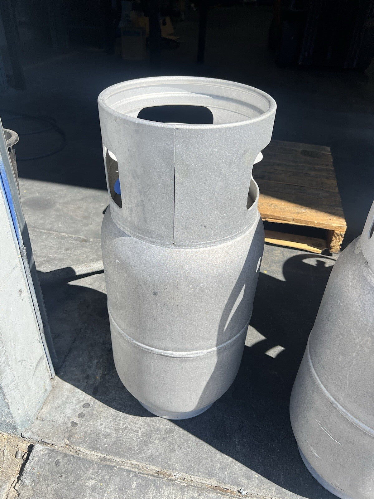 Forklift Liquid Propane Tank Cylinder 33.5lb LPG 8 Gallon Lightweight Aluminum