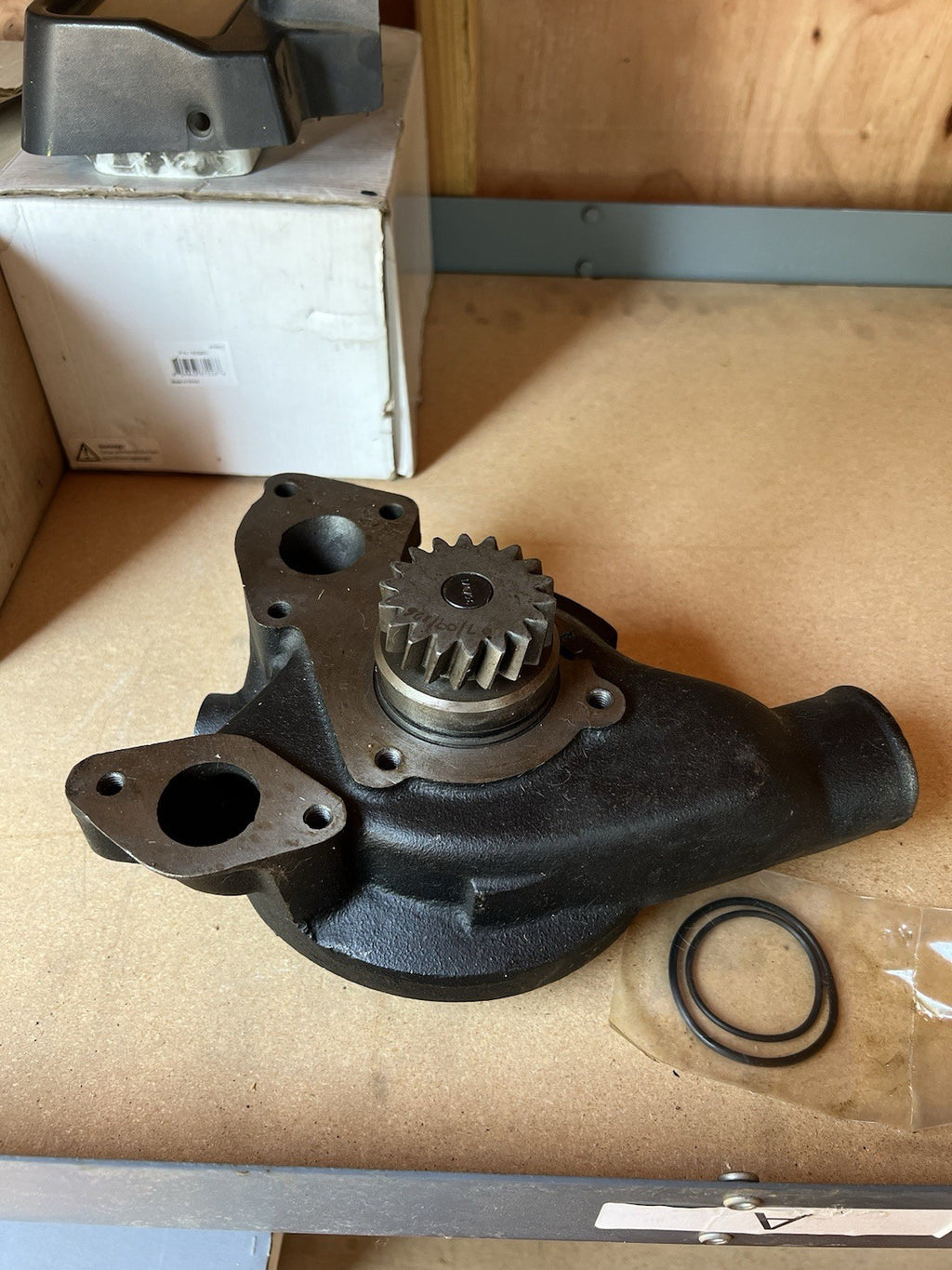 1458267 Hyster Forklift Water Pump For PERKINS Engine 1004.4 / 1006.6,